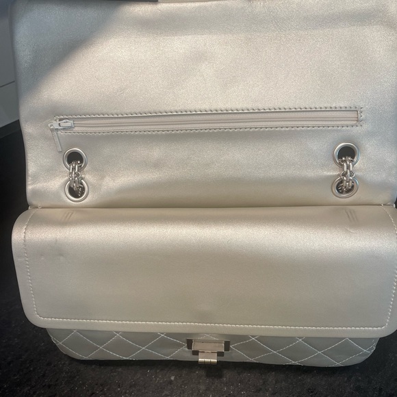 ⭐️ CHANEL ⭐️ jumbo flap bag. - Picture 8 of 16